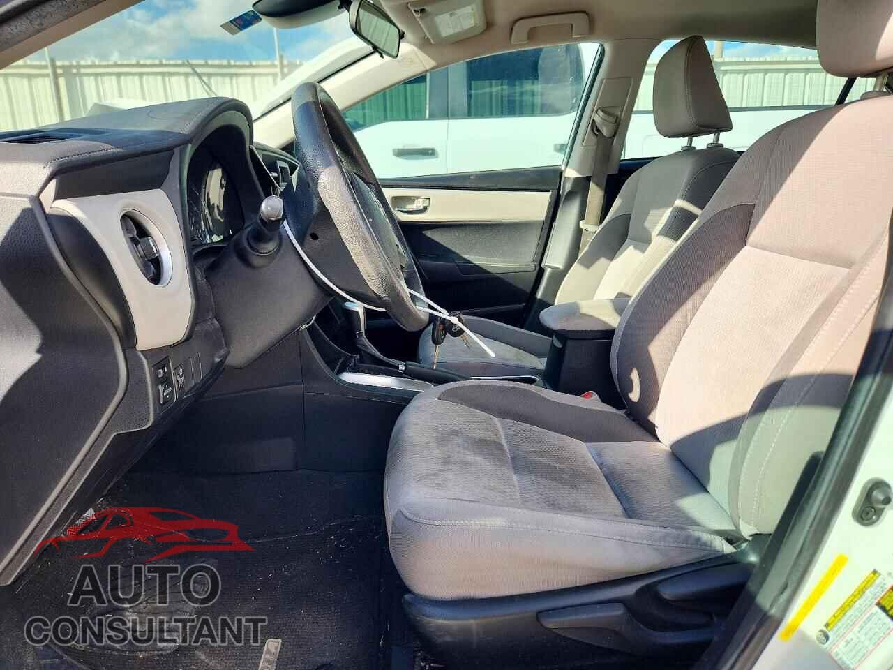 TOYOTA COROLLA 2018 - 5YFBURHE0JP798024