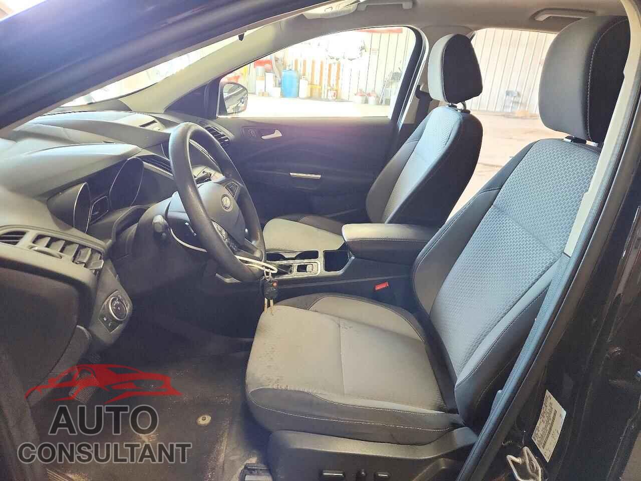 FORD ESCAPE 2017 - 1FMCU0GD7HUB77879