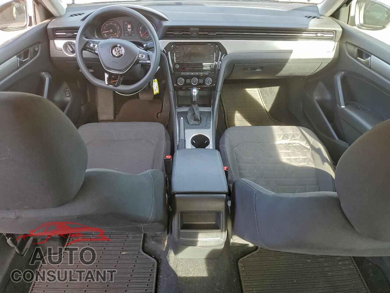 VOLKSWAGEN PASSAT 2020 - 1VWAA7A30LC005122