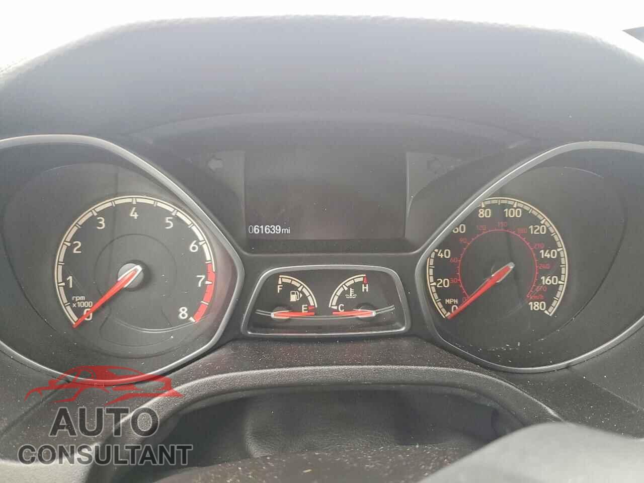 FORD FOCUS 2015 - 1FADP3L92FL356147