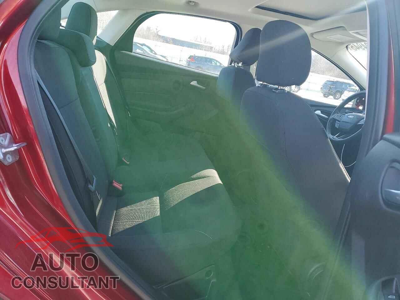 FORD FOCUS 2015 - 1FADP3F25FL353077