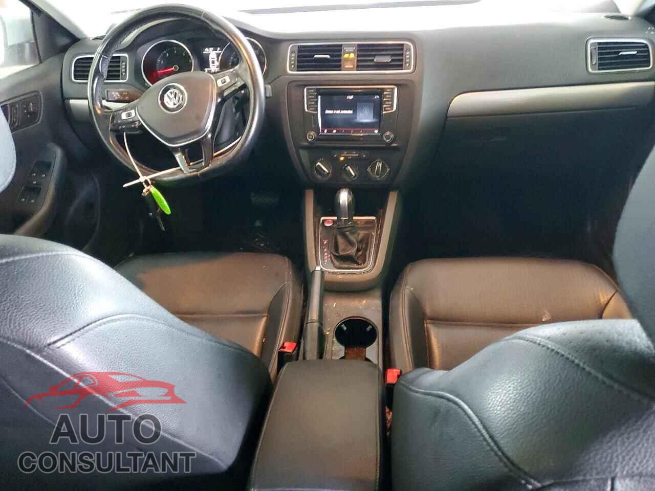 VOLKSWAGEN JETTA 2017 - 3VWDB7AJ4HM355139