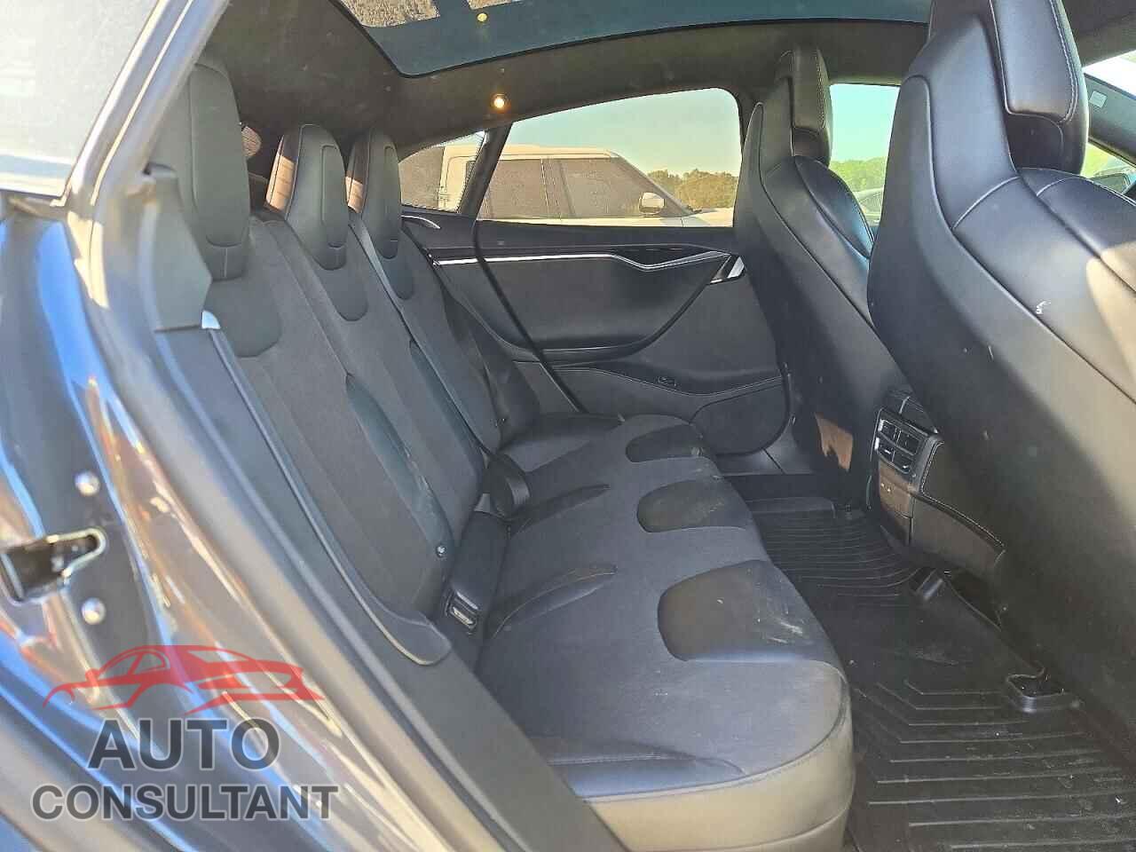 TESLA MODEL S 2017 - 5YJSA1E24HF205226