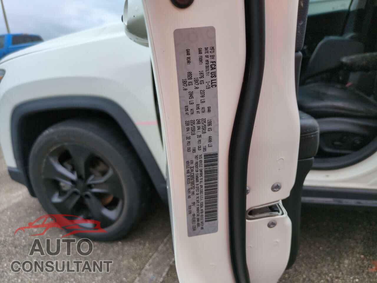 JEEP COMPASS 2019 - 3C4NJCBB5KT685752