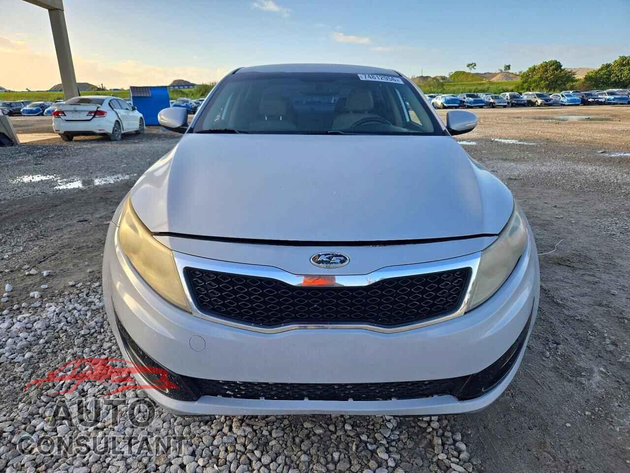 KIA OPTIMA 2011 - KNAGN4A78B5072618