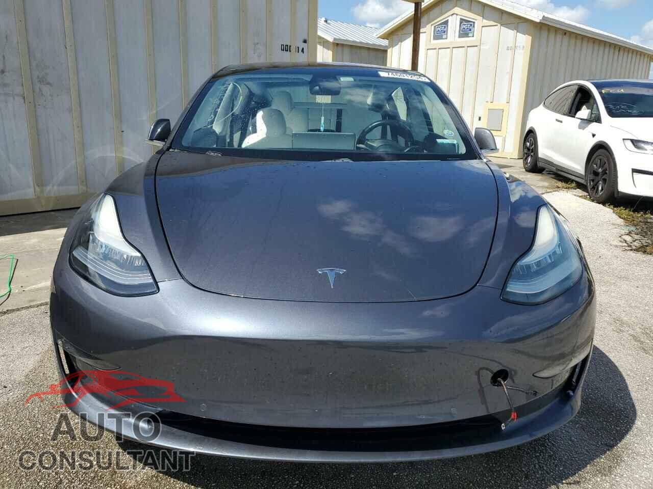 TESLA MODEL 3 2018 - 5YJ3E1EB0JF135836