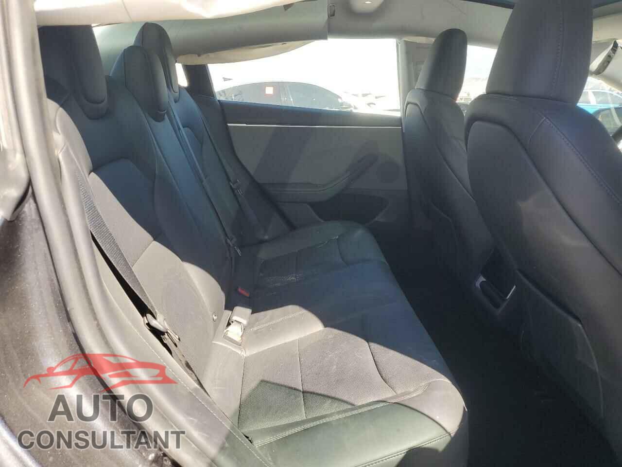 TESLA MODEL 3 2024 - 5YJ3E1EA4RF846815