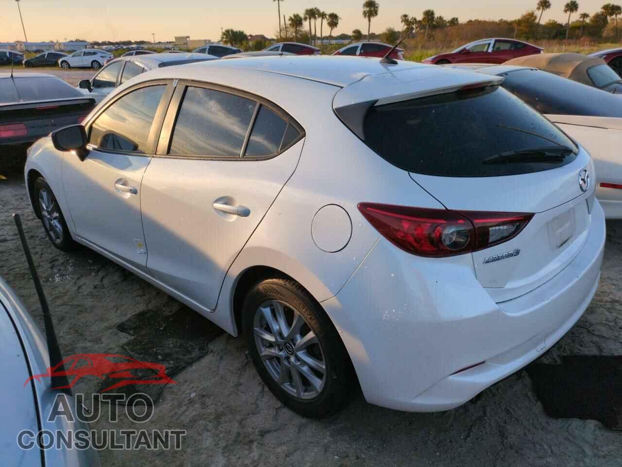 MAZDA 3 2018 - 3MZBN1K76JM223309