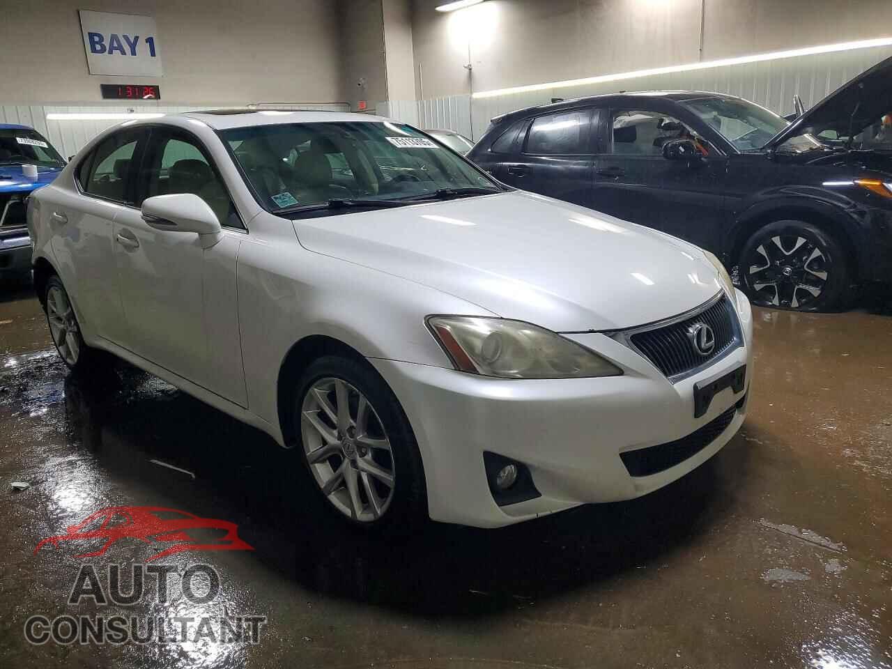 LEXUS IS 2011 - JTHCF5C20B5047281