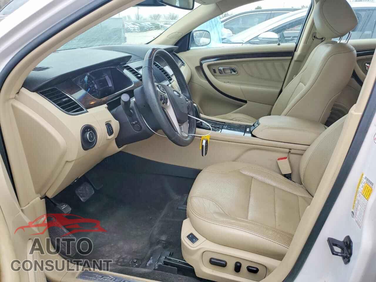FORD TAURUS 2018 - 1FAHP2F82JG128293
