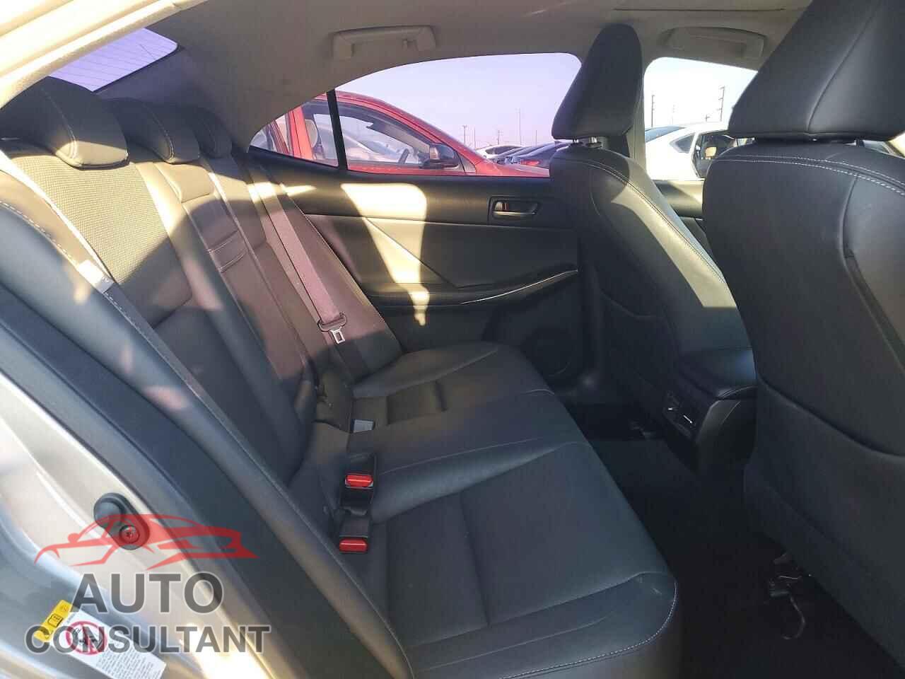 LEXUS IS 2018 - JTHBA1D23J5067282