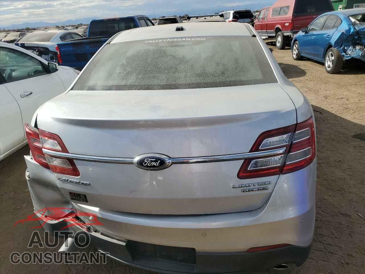 FORD TAURUS 2017 - 1FAHP2F86HG111684