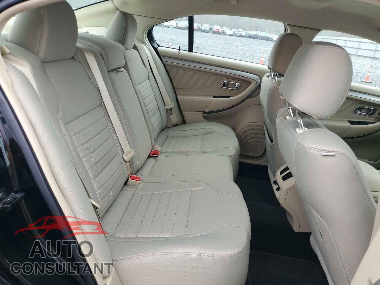 FORD TAURUS 2018 - 1FAHP2D88JG133100
