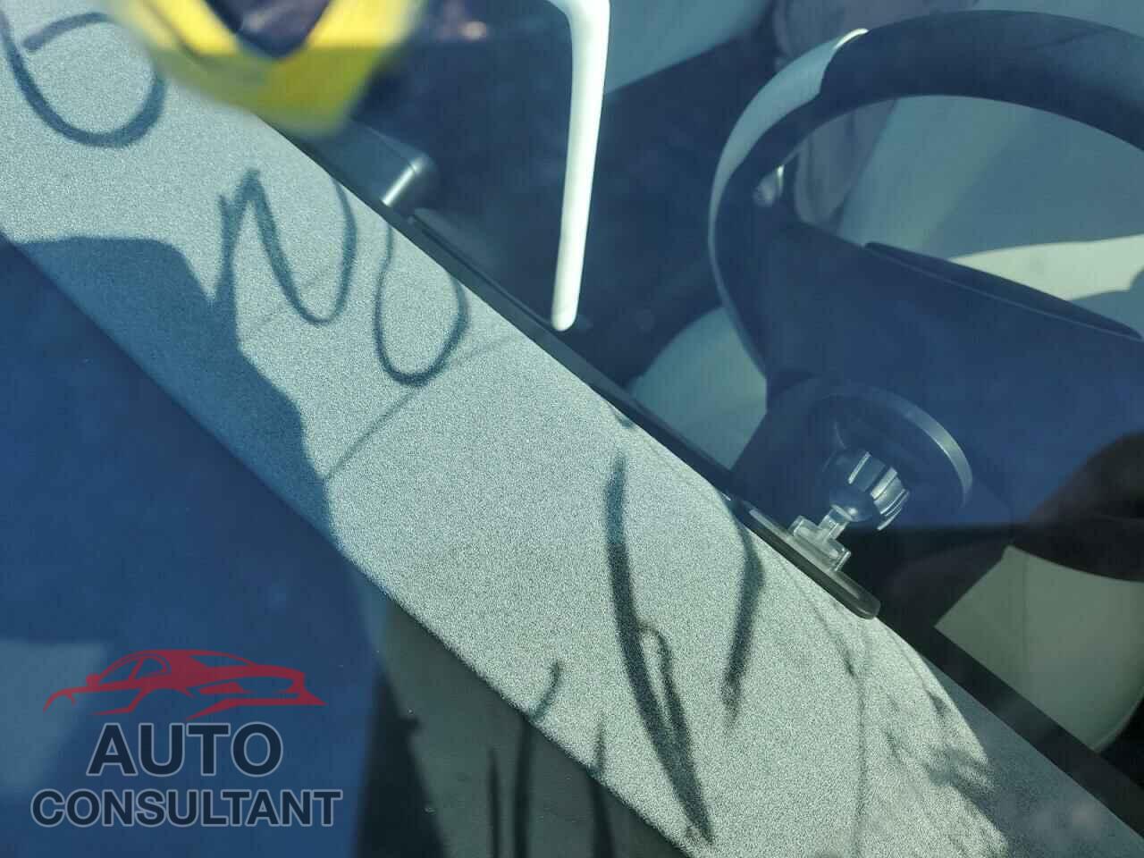 TESLA MODEL 3 2024 - 5YJ3E1EA0RF828537