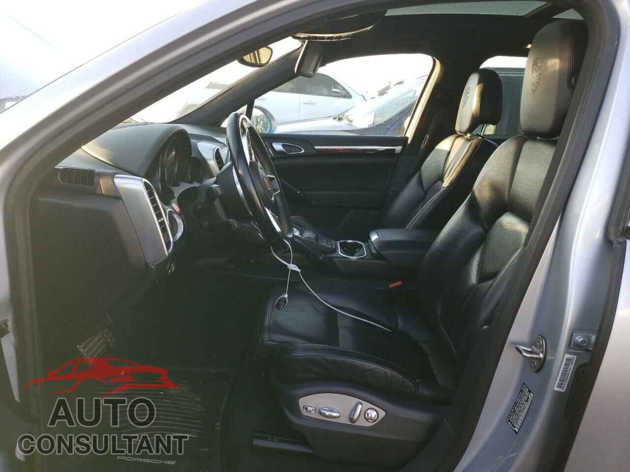 PORSCHE CAYENNE 2017 - WP1AE2A29HLA71658
