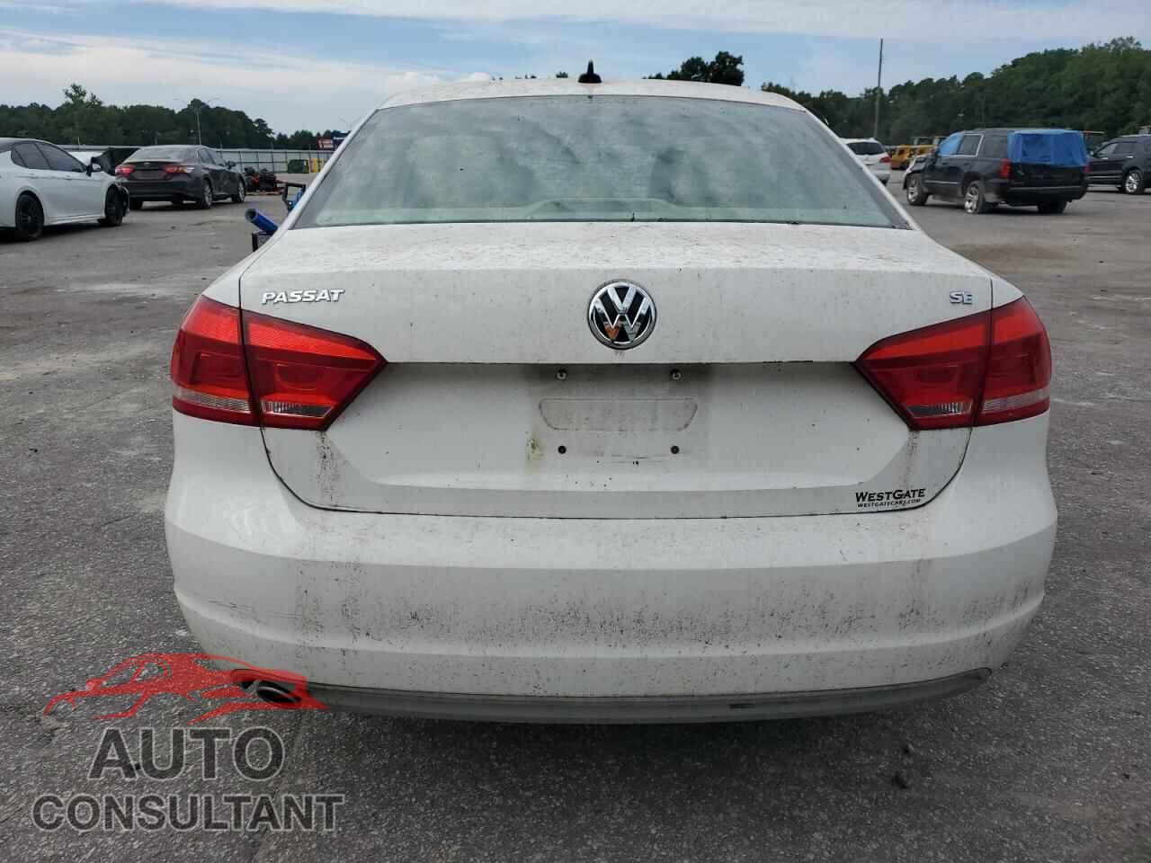 VOLKSWAGEN PASSAT 2012 - 1VWBH7A37CC061008