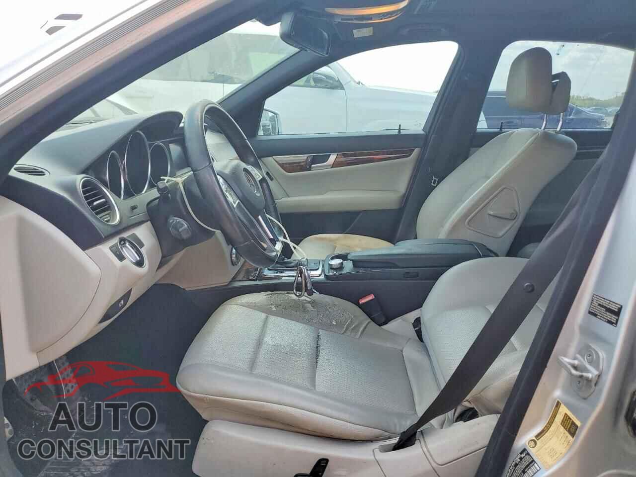 MERCEDES-BENZ C-CLASS 2012 - WDDGF4HB1CA624842
