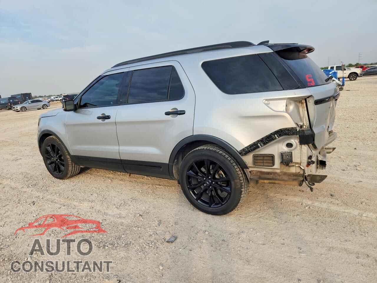 FORD EXPLORER 2017 - 1FM5K7D88HGE37042
