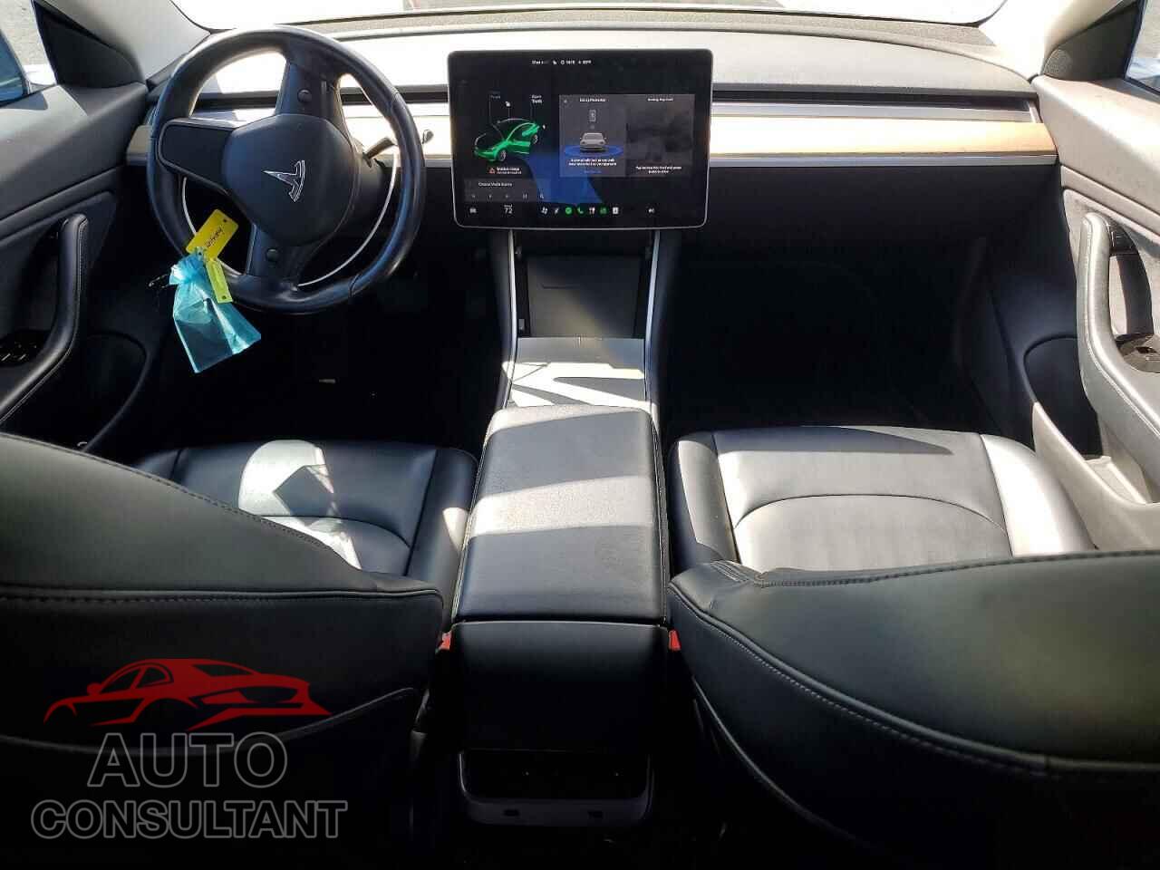 TESLA MODEL 3 2018 - 5YJ3E1EAXJF011001