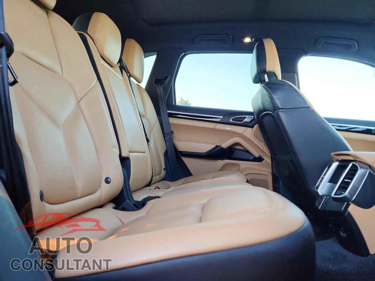 PORSCHE CAYENNE 2018 - WP1AA2A21JKA01921