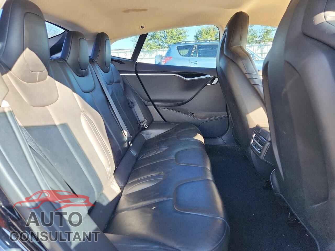 TESLA MODEL S 2015 - 5YJSA1S2XFF082713