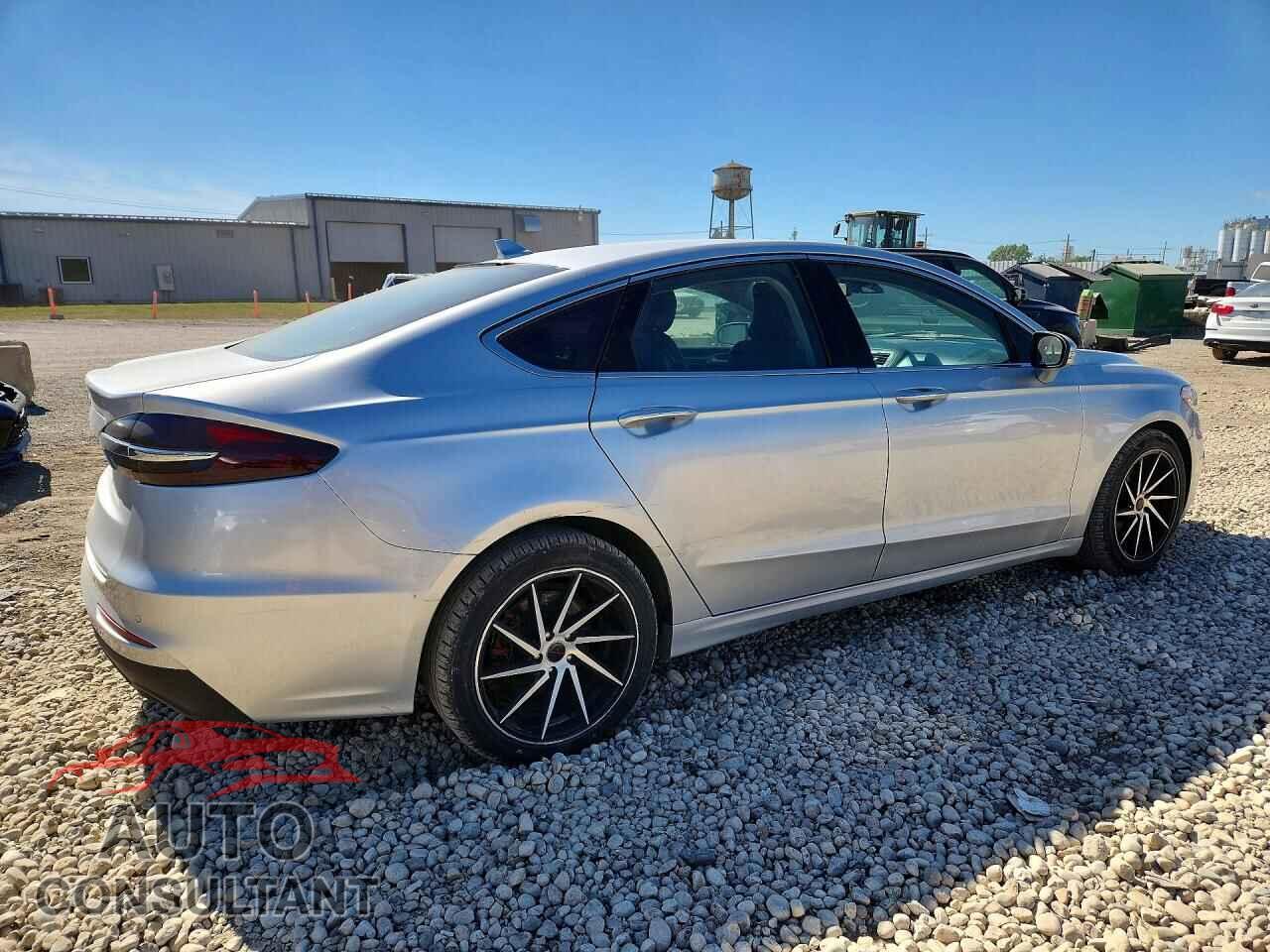 FORD FUSION 2019 - 3FA6P0CD2KR253771