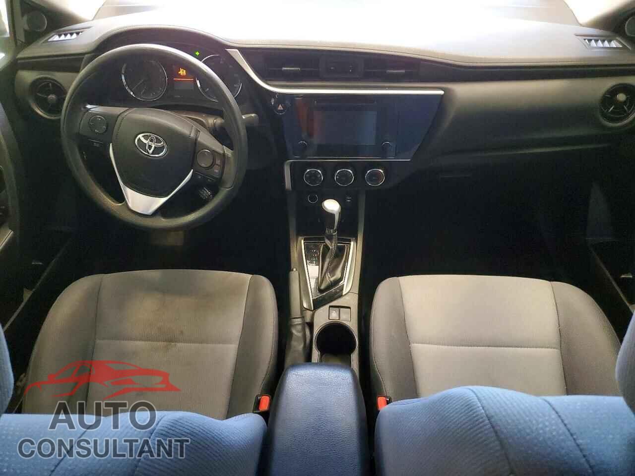 TOYOTA COROLLA 2018 - 5YFBURHE9JP842828