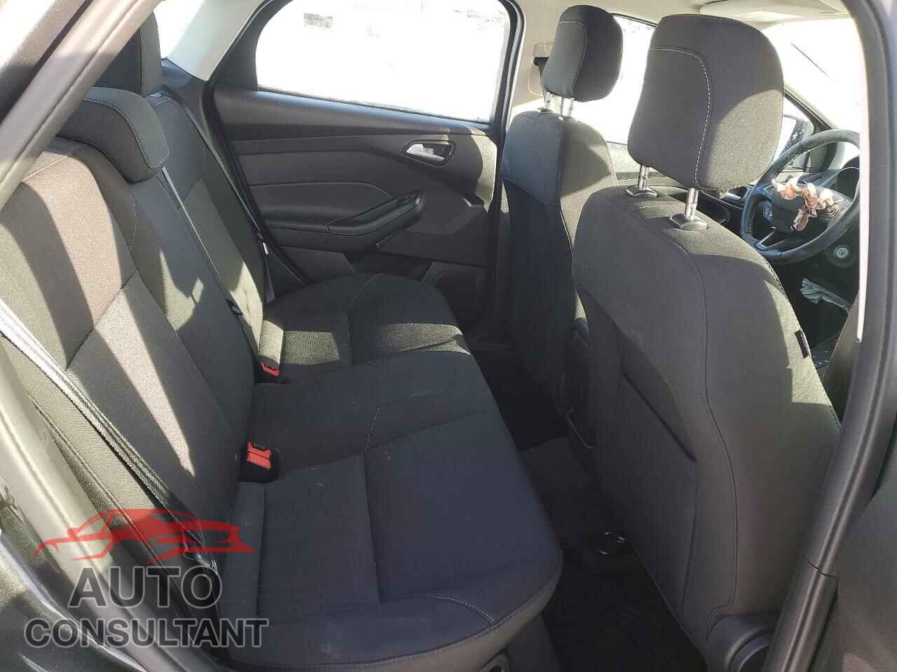 FORD FOCUS 2018 - 1FADP3FE8JL305723