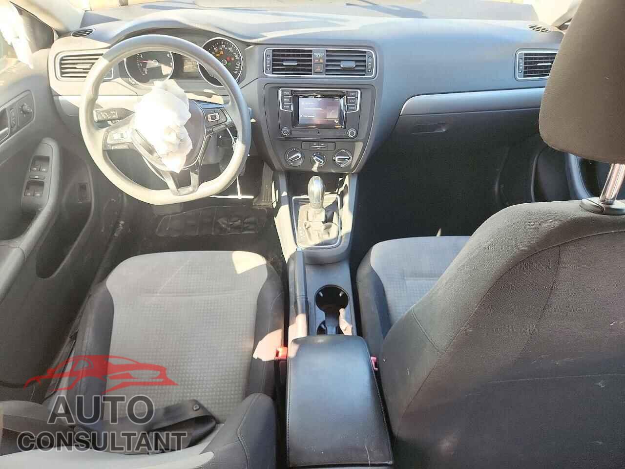VOLKSWAGEN JETTA 2017 - 3VW2B7AJ0HM327765