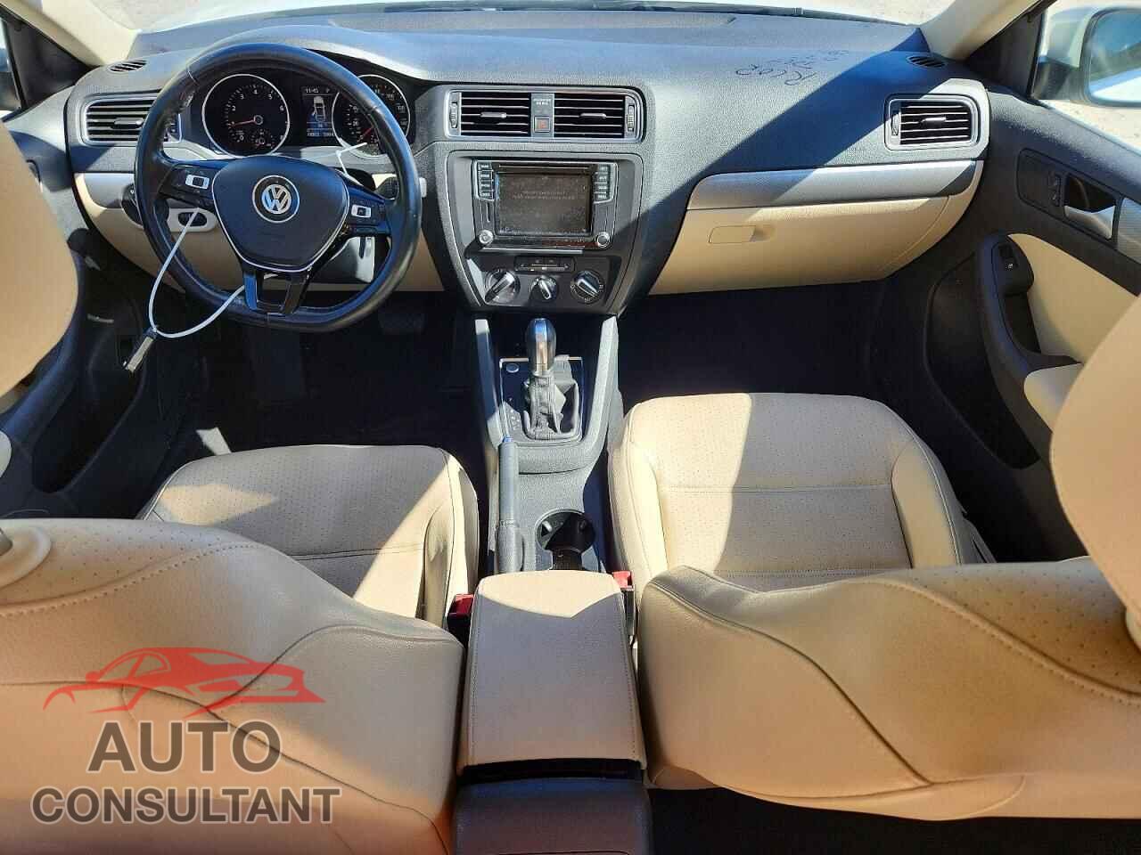 VOLKSWAGEN JETTA 2017 - 3VWDB7AJ0HM208896