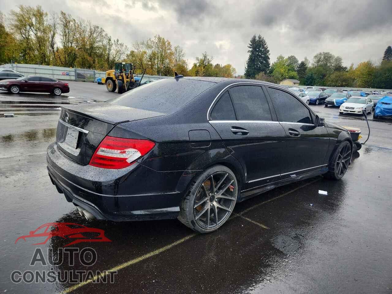 MERCEDES-BENZ C-CLASS 2014 - WDDGF4HB6EG237221