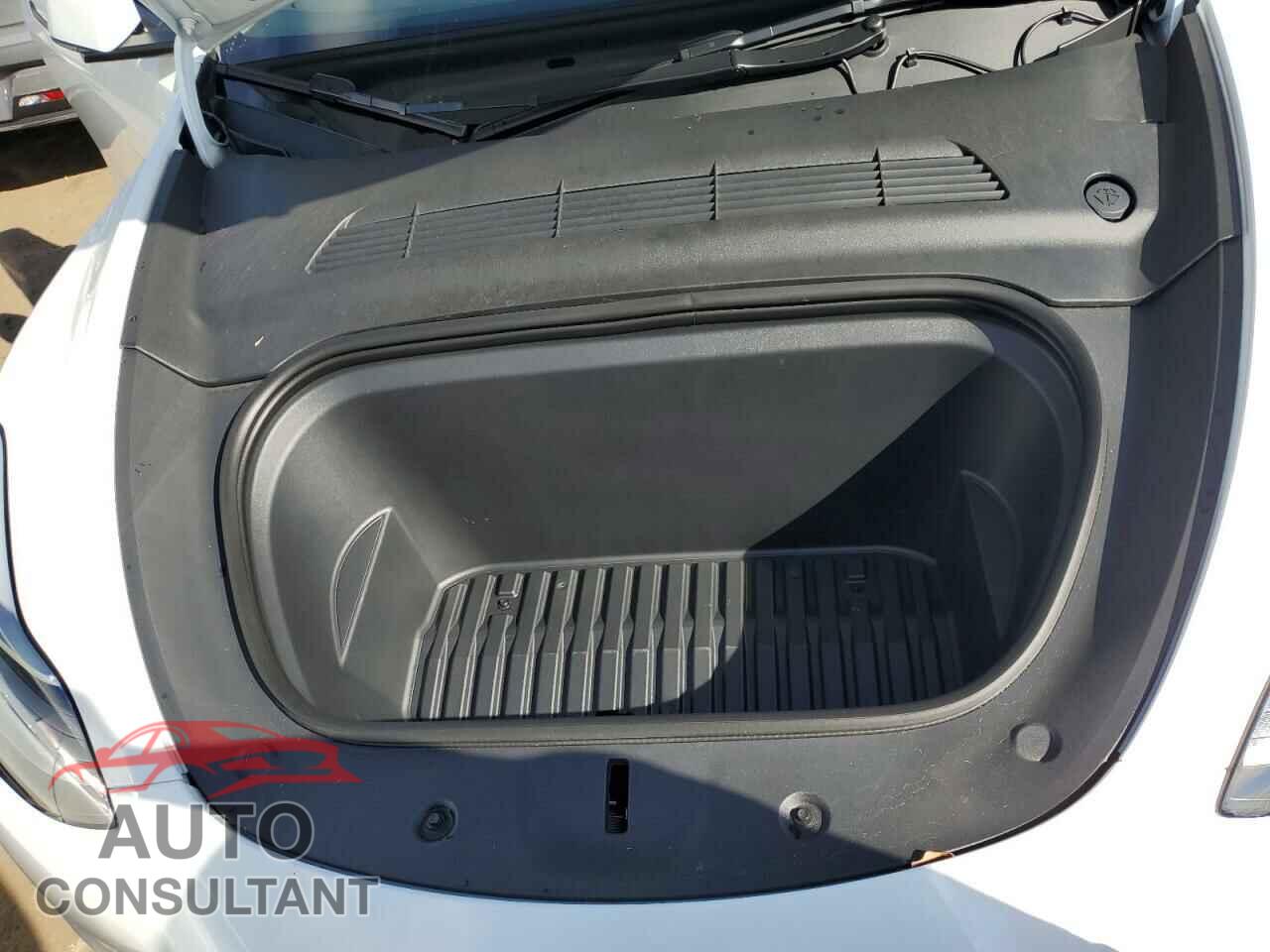 TESLA MODEL Y 2023 - 7SAYGAEE7PF780103