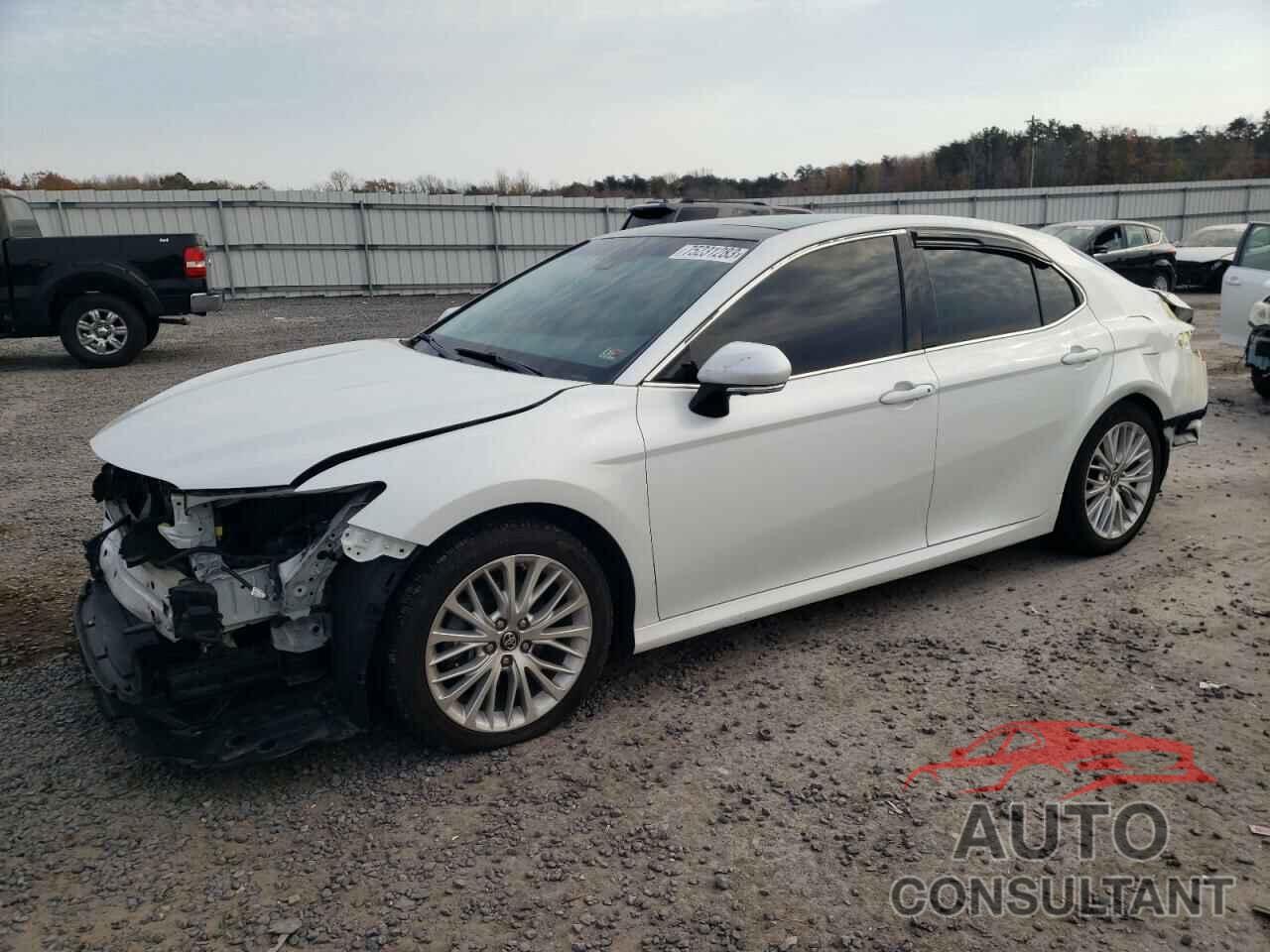 TOYOTA CAMRY 2018 - 4T1B11HK6JU019515
