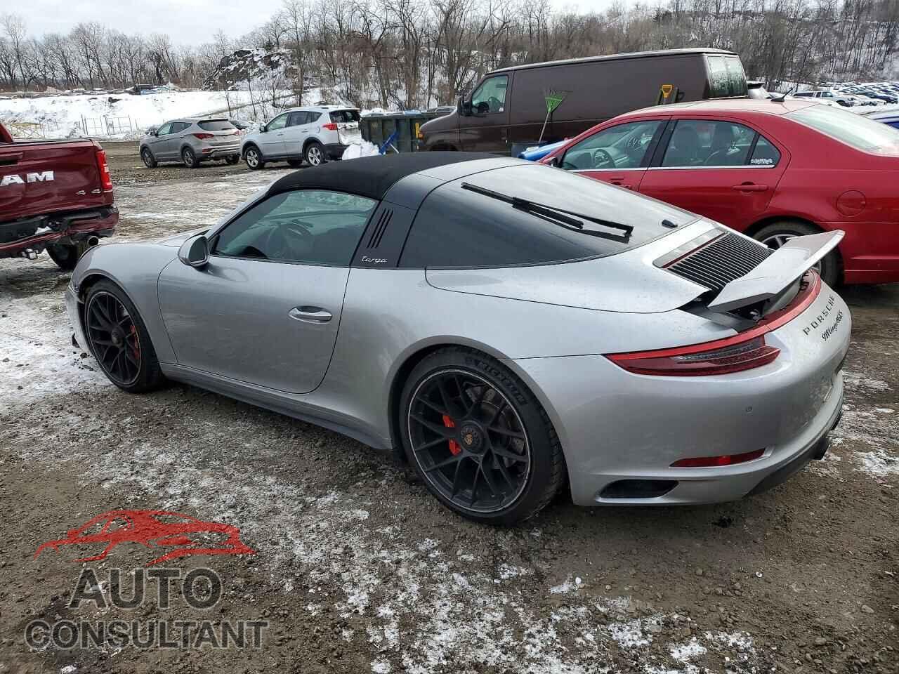 PORSCHE 911 2018 - WP0BB2A98JS134997
