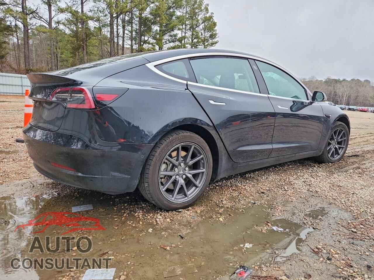 TESLA MODEL 3 2018 - 5YJ3E1EA5JF123303