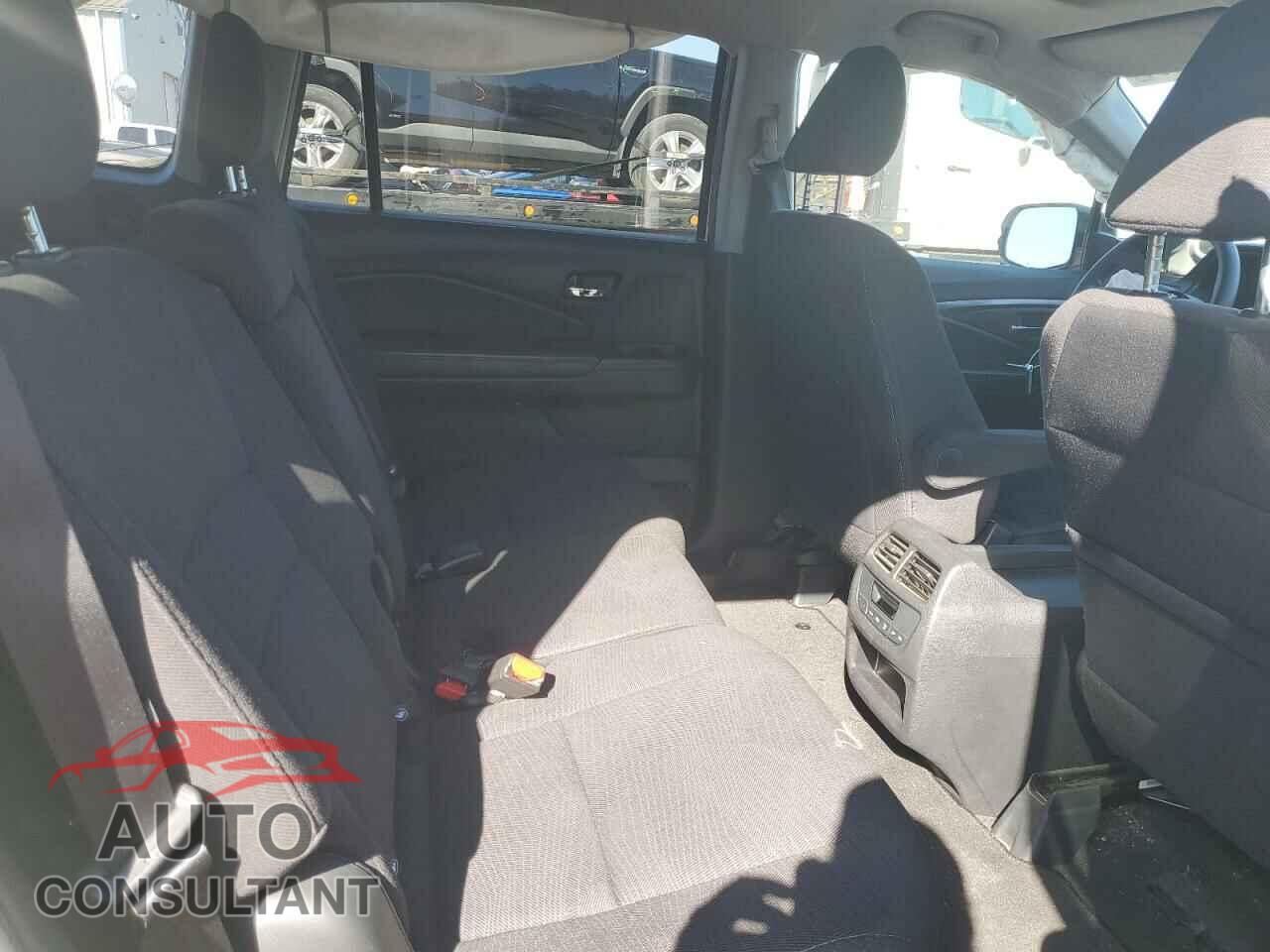 HONDA PILOT 2017 - 5FNYF6H31HB506663