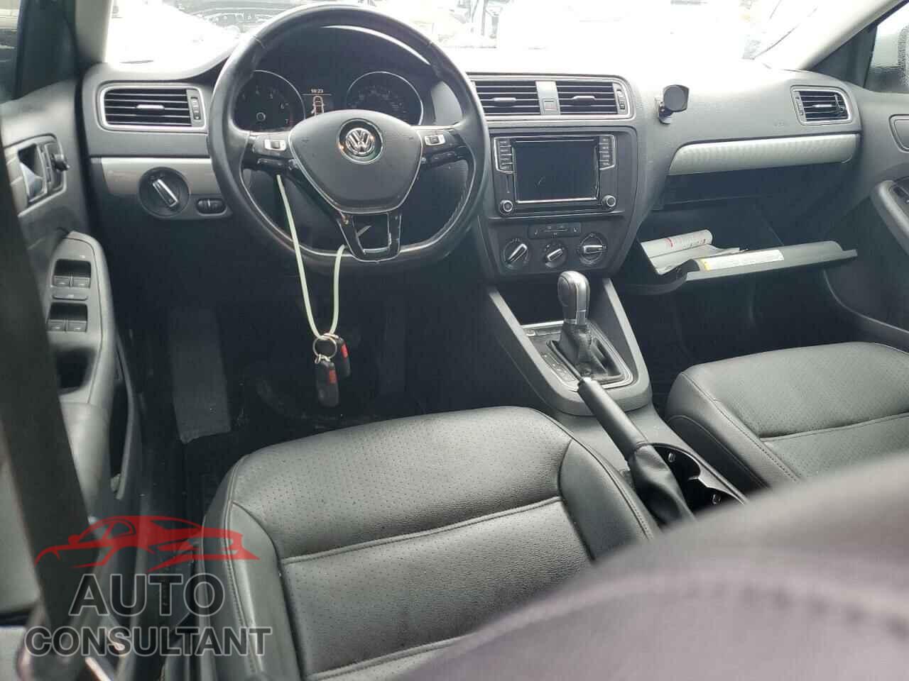 VOLKSWAGEN JETTA 2017 - 3VWDB7AJ8HM302931