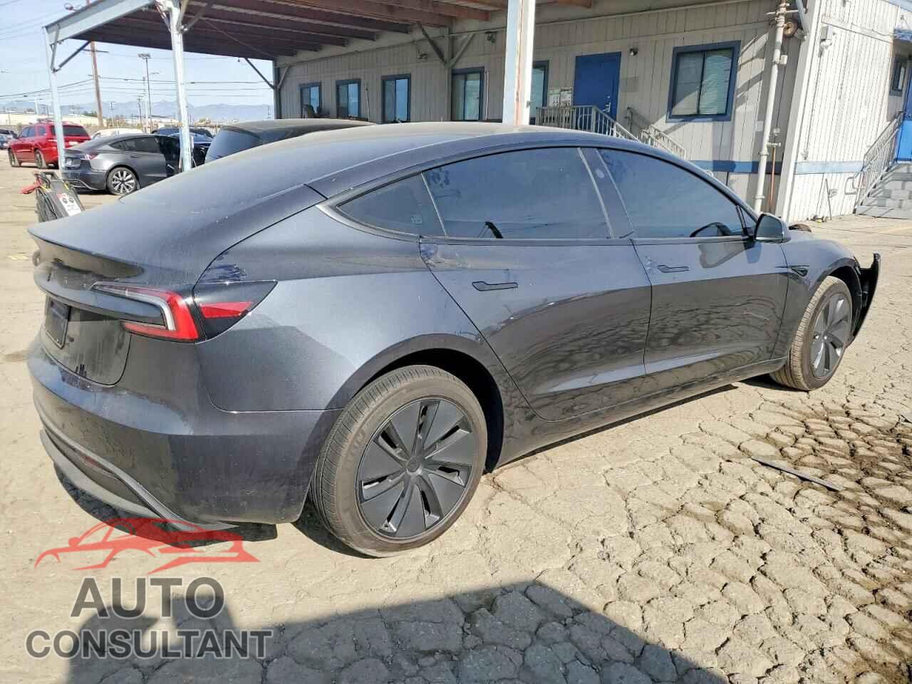 TESLA MODEL 3 2025 - 5YJ3E1EA8SF082702