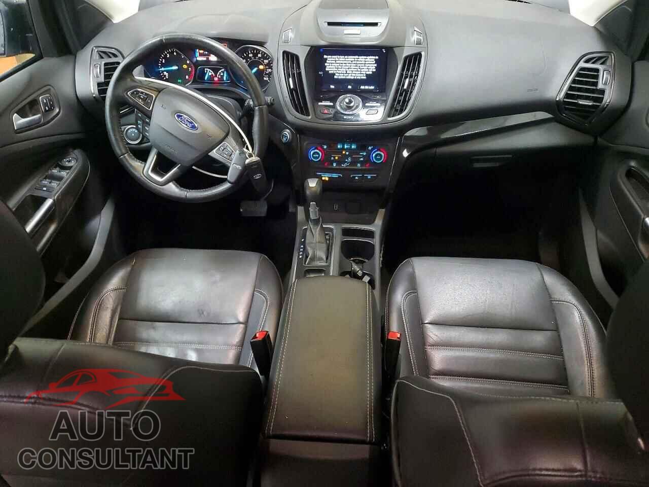 FORD ESCAPE 2017 - 1FMCU0JD4HUC64017
