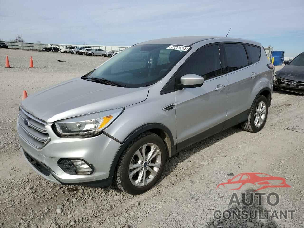 FORD ESCAPE 2017 - 1FMCU0GD9HUA74754