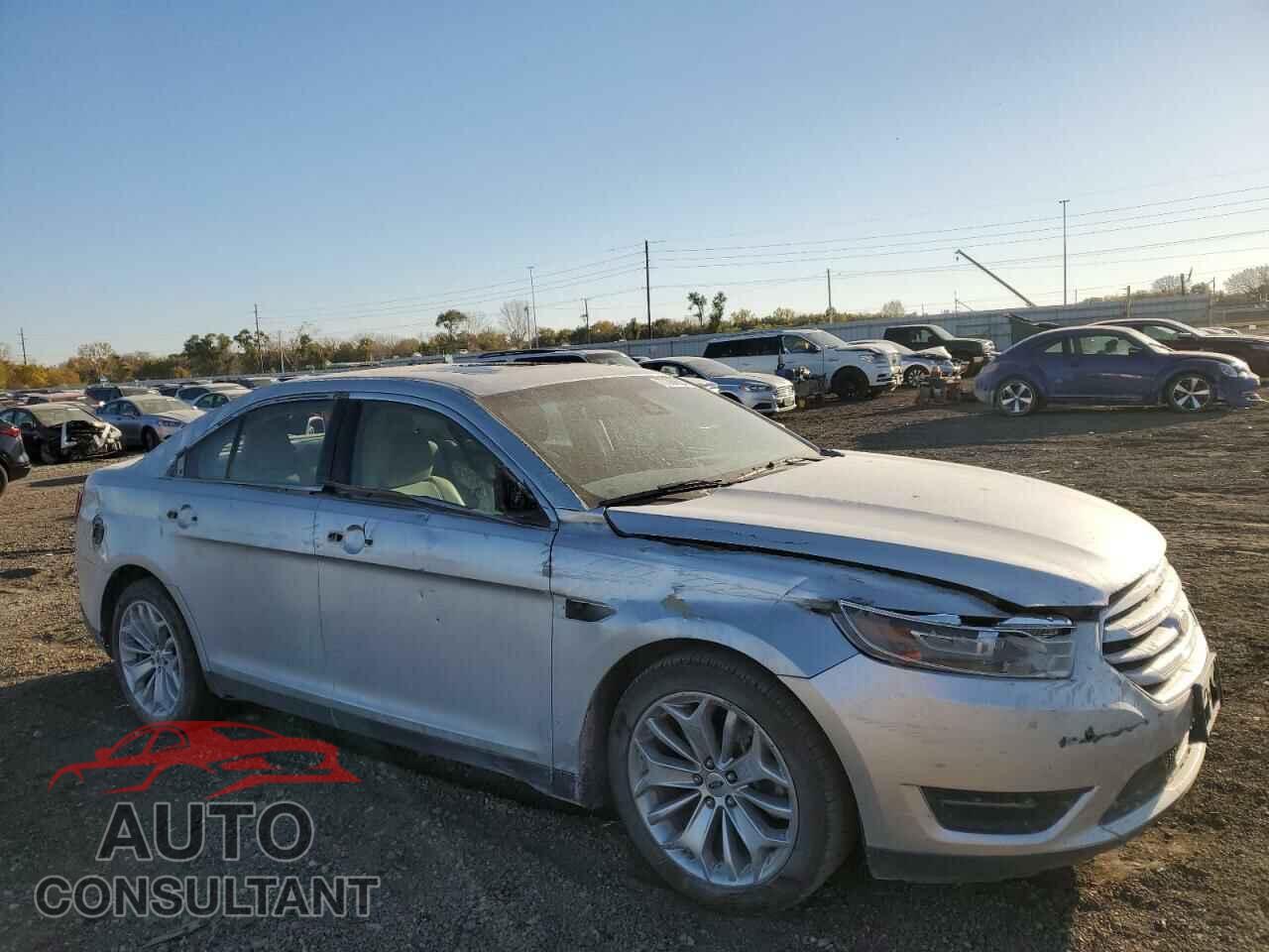 FORD TAURUS 2018 - 1FAHP2F80JG110259