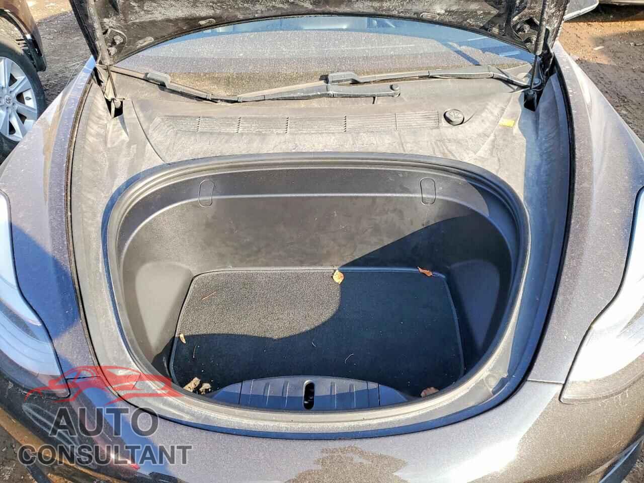 TESLA MODEL 3 2018 - 5YJ3E1EB9JF090475