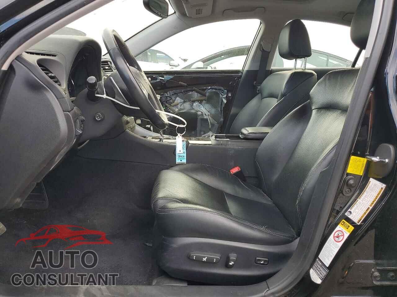 LEXUS IS 2011 - JTHCF5C20B5050259