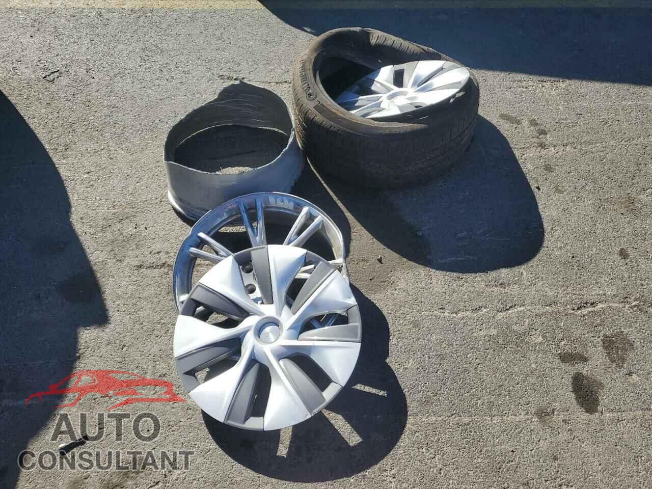 TESLA MODEL Y 2023 - 7SAYGDED4PF940897