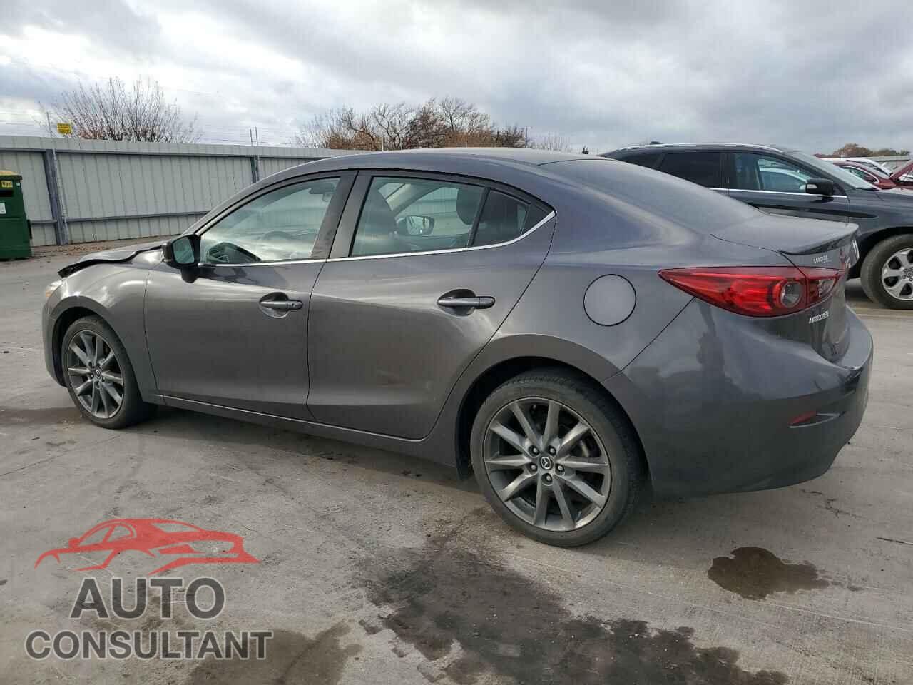 MAZDA 3 2018 - 3MZBN1V38JM272150