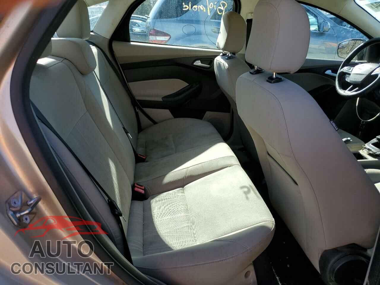 FORD FOCUS 2017 - 1FADP3F21HL200960