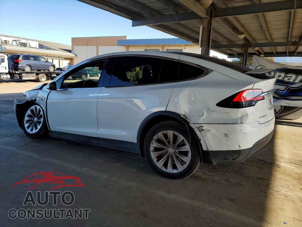 TESLA MODEL X 2016 - 5YJXCAE20GF002901