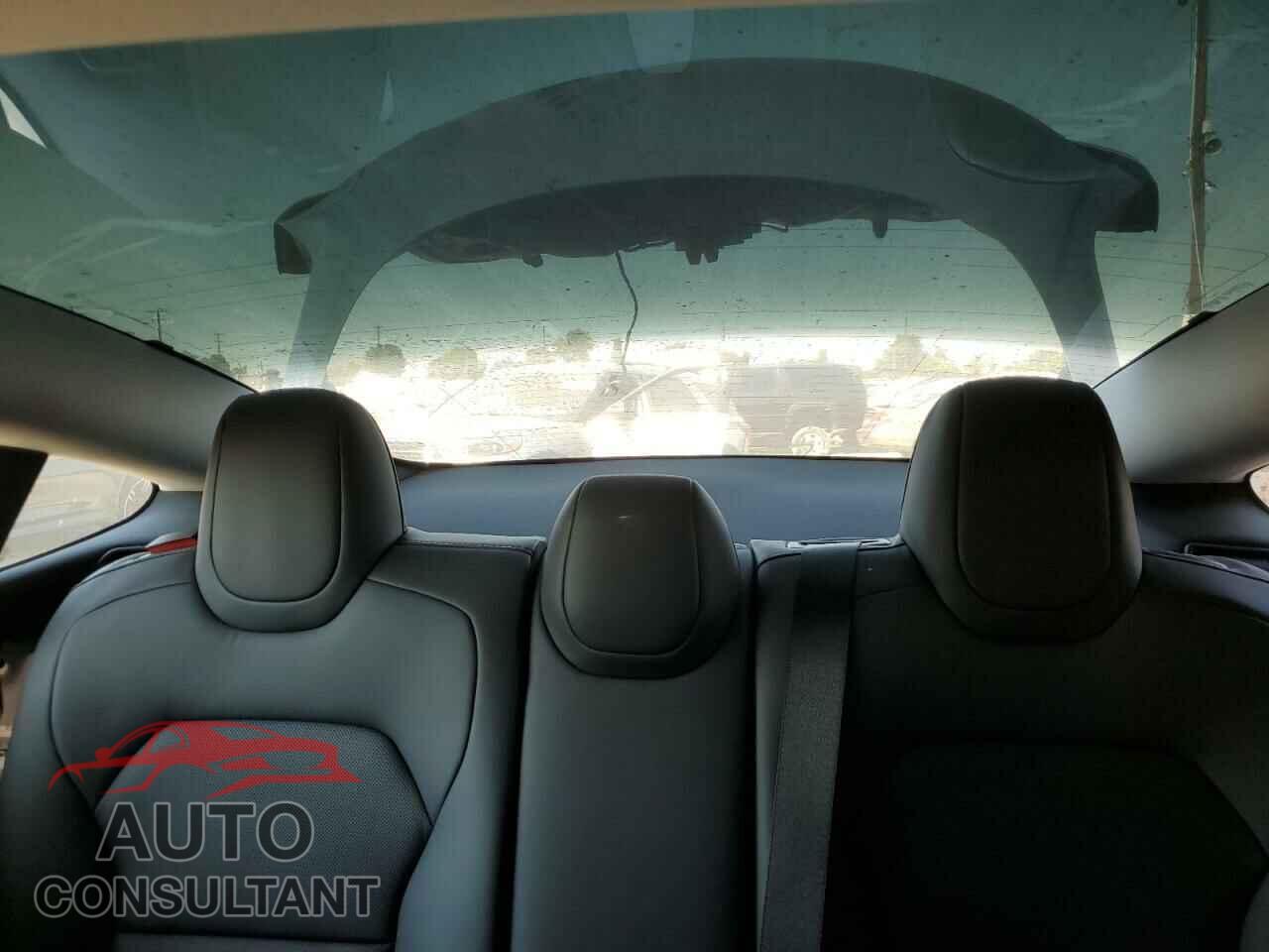TESLA MODEL 3 2024 - 5YJ3E1EA7RF738124