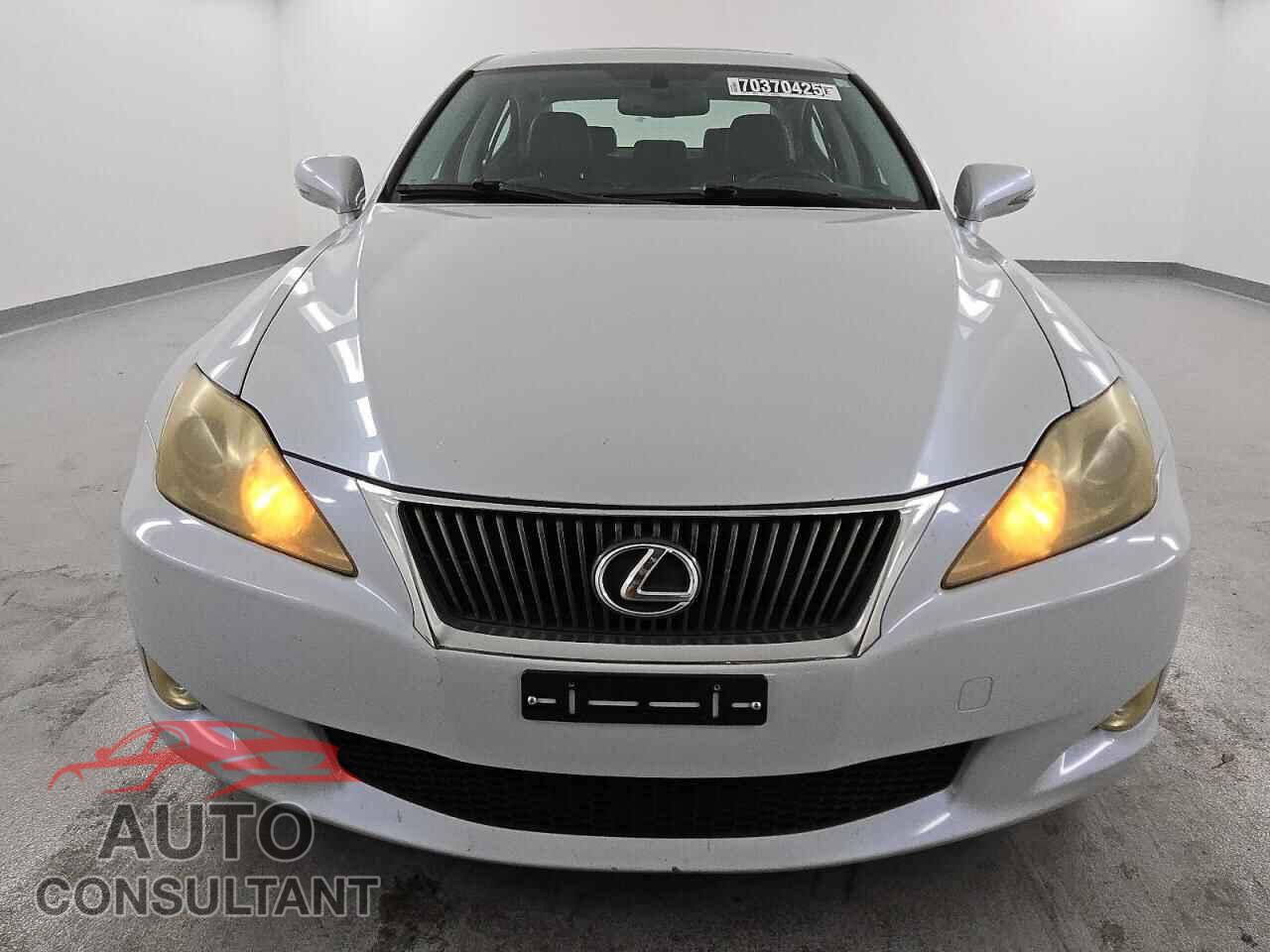 LEXUS IS 2009 - JTHCK262395034752