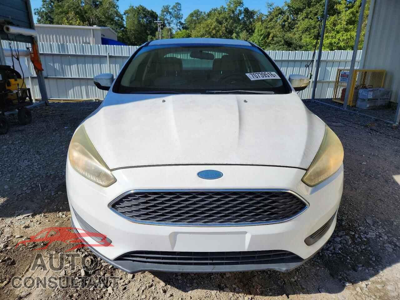 FORD FOCUS 2015 - 1FADP3F29FL329624